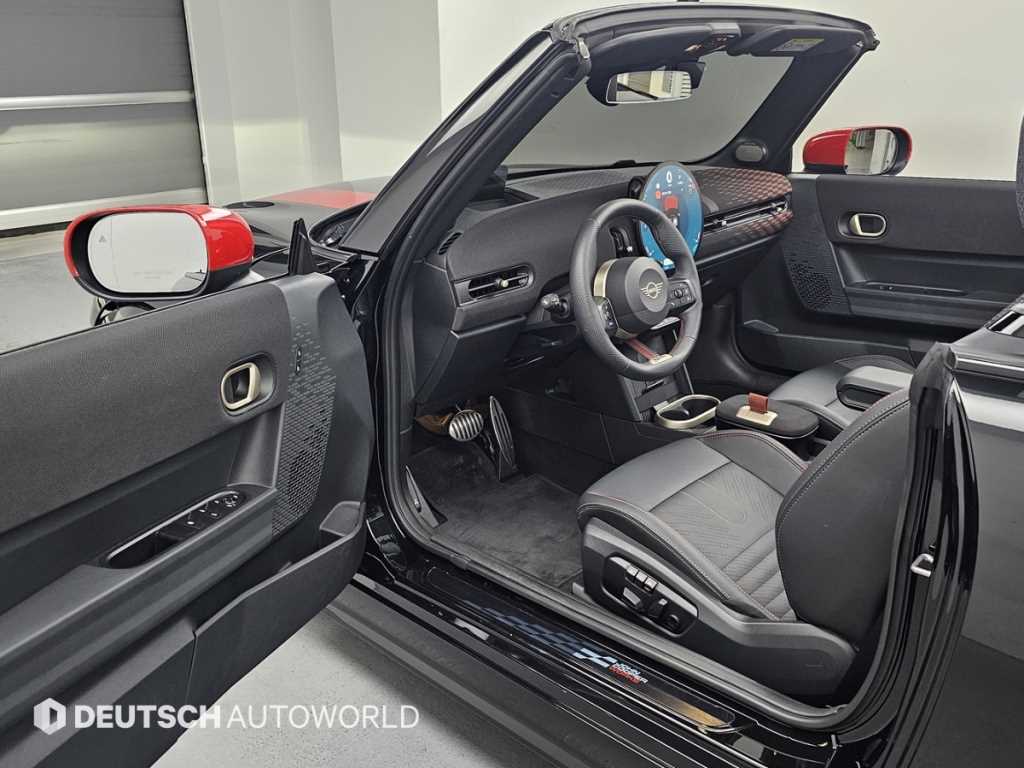 Mini Cooper Convertible — photo 11