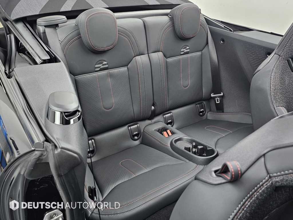 Mini Cooper Convertible — photo 12