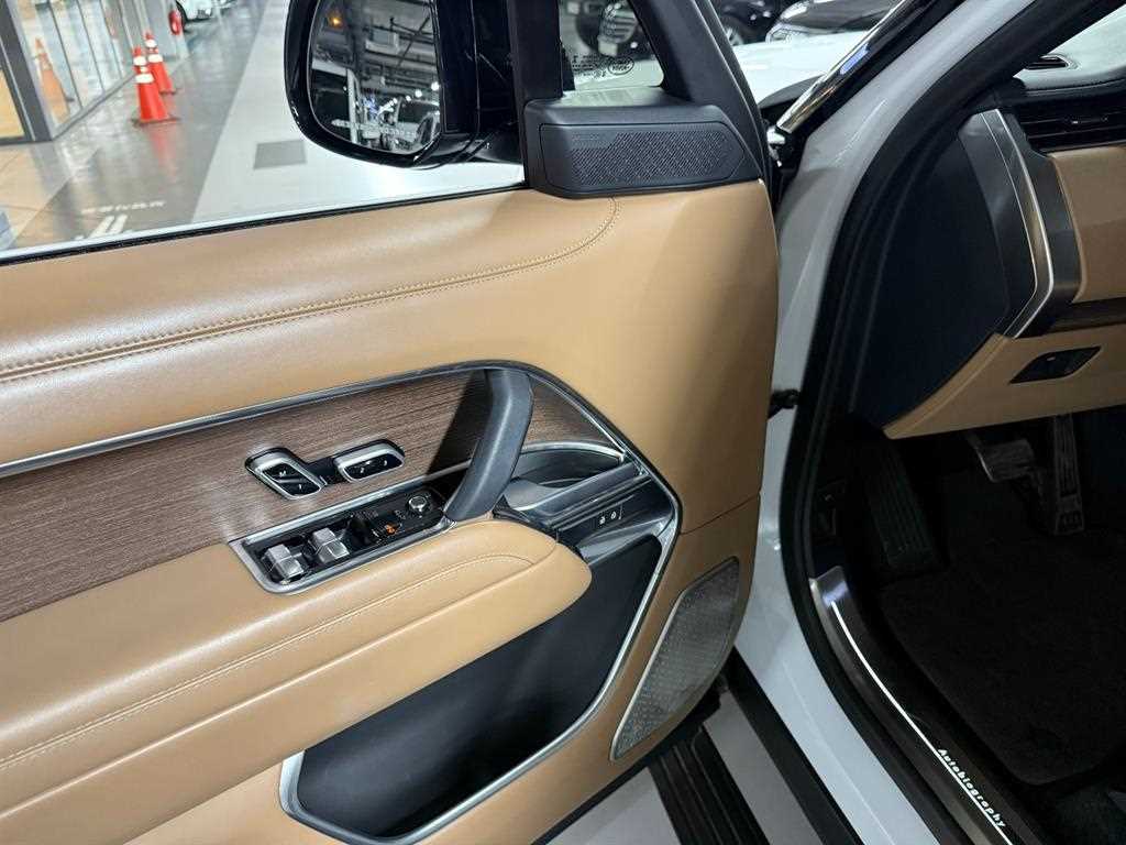 Land Rover Range Rover — photo 13