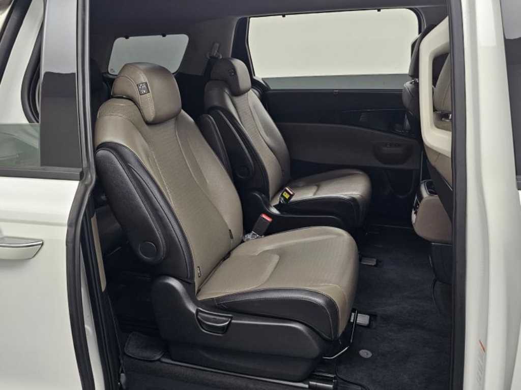 Kia Carnival — photo 12