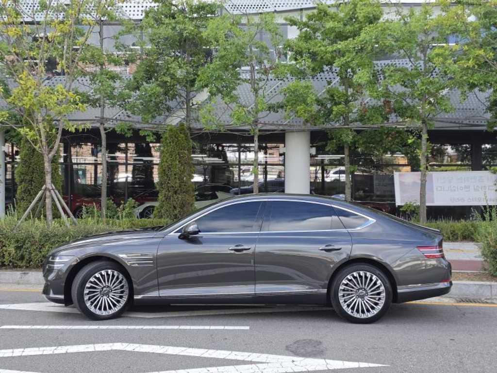 Genesis G80 — photo 01