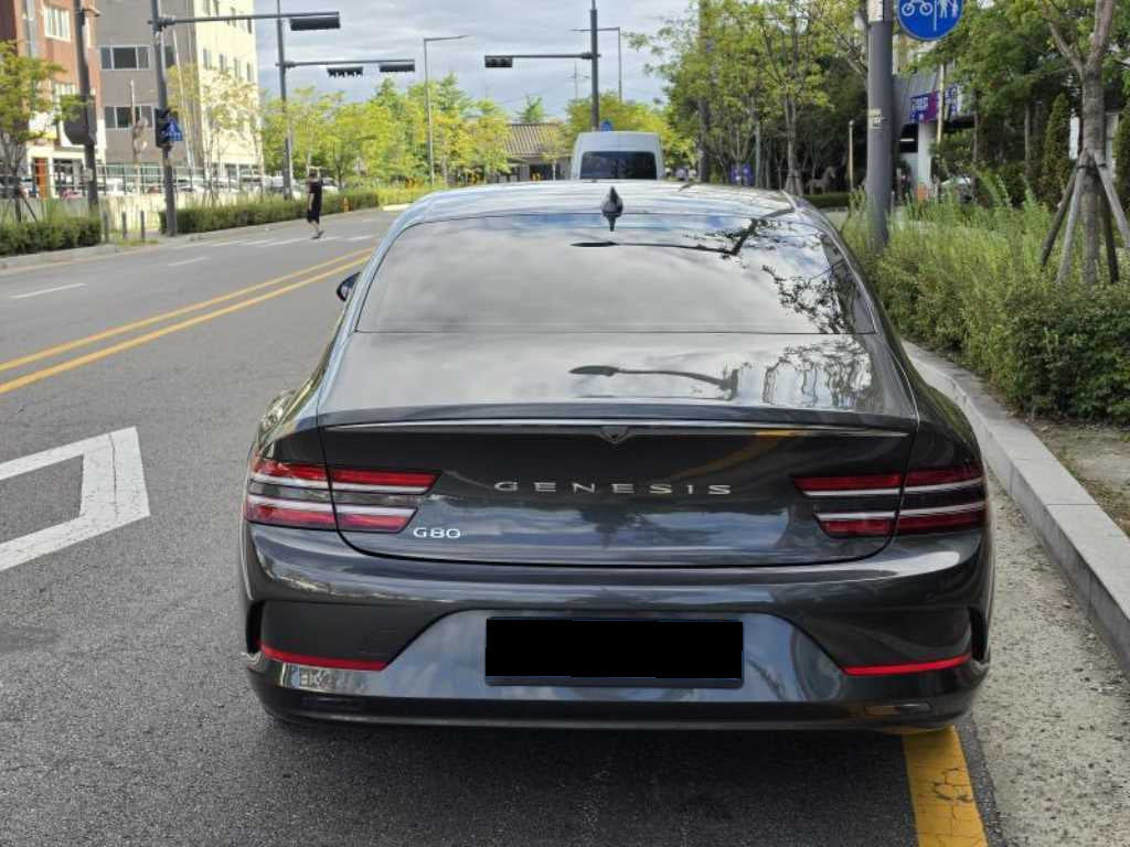 Genesis G80 — photo 06