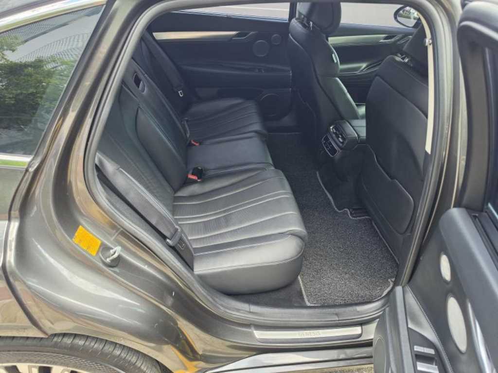 Genesis G80 — photo 09