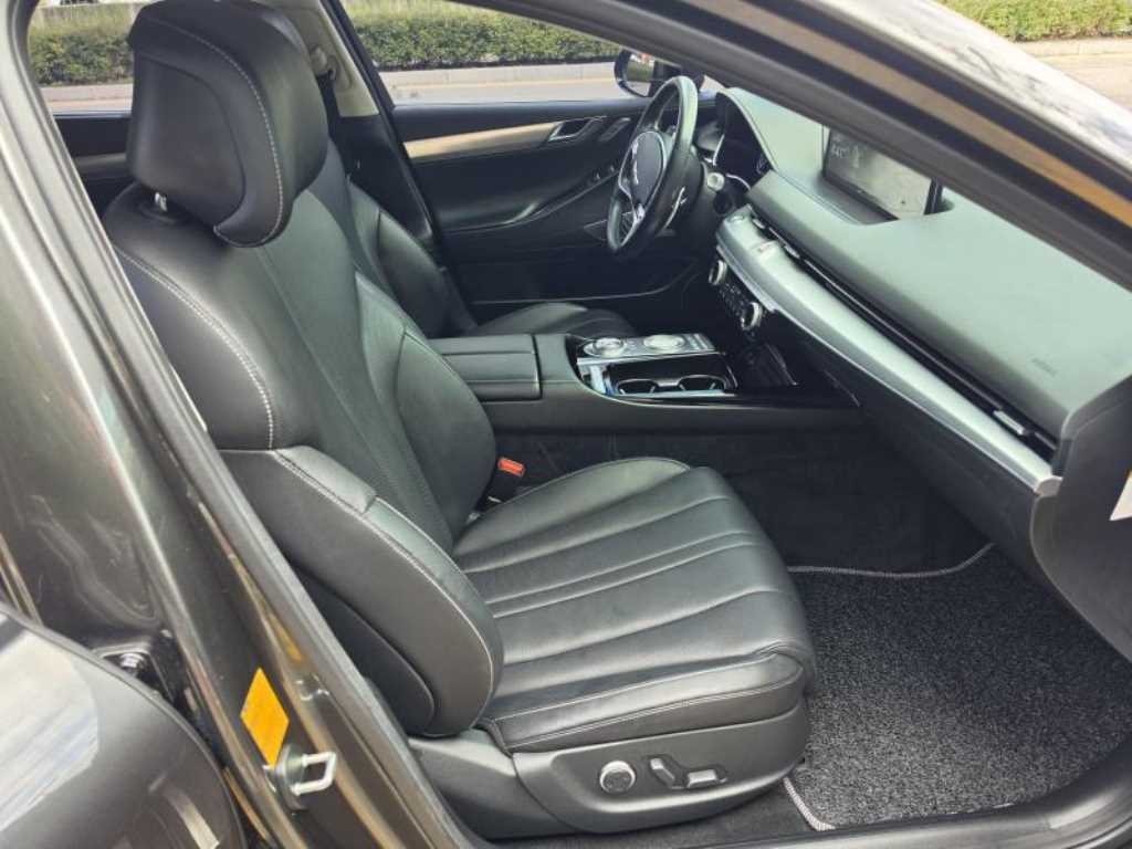Genesis G80 — photo 10
