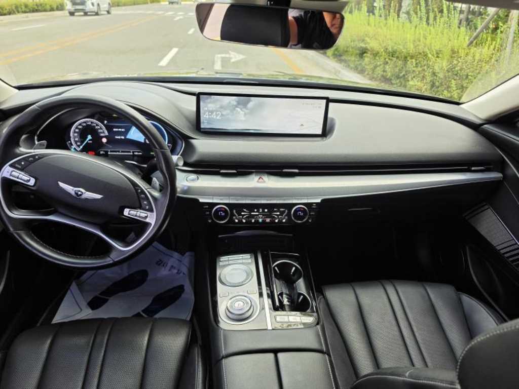 Genesis G80 — photo 11
