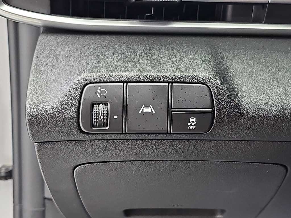 Hyundai Avante — photo 17