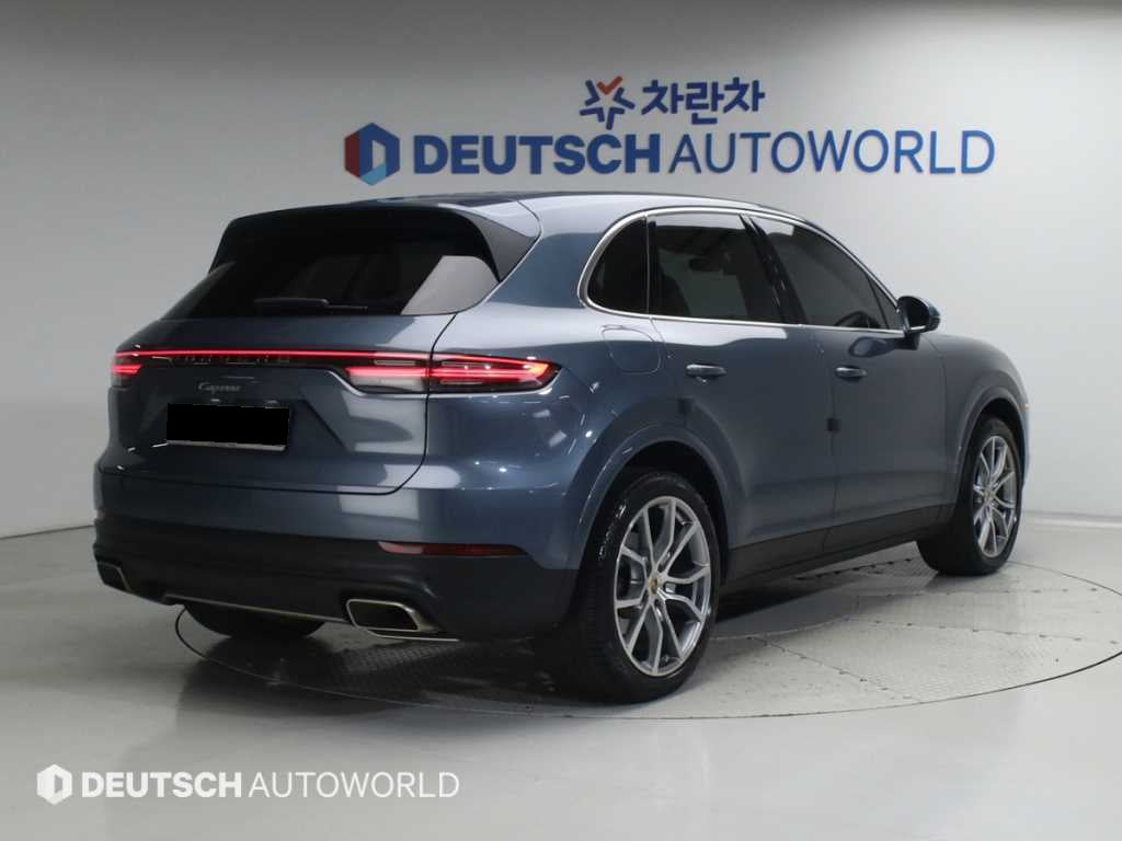 Porsche Cayenne — photo 02