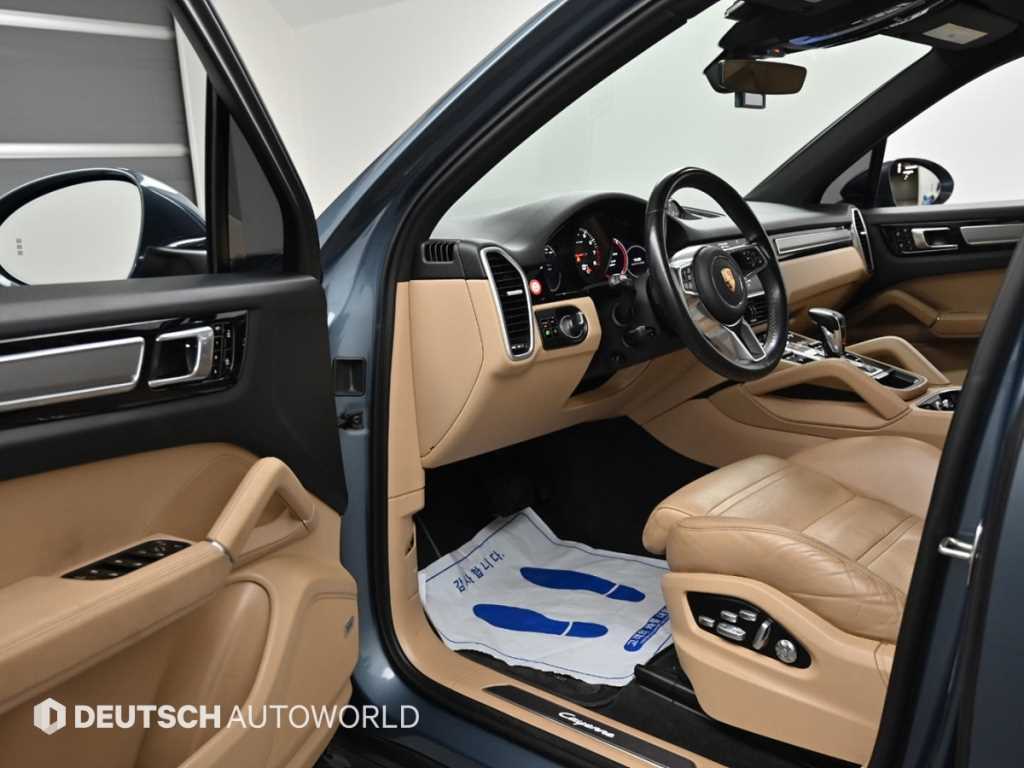 Porsche Cayenne — photo 11