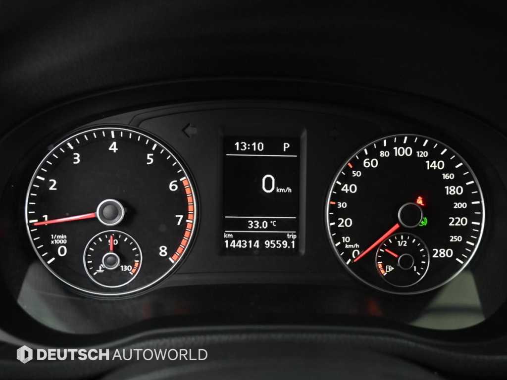 Volkswagen Passat — photo 08