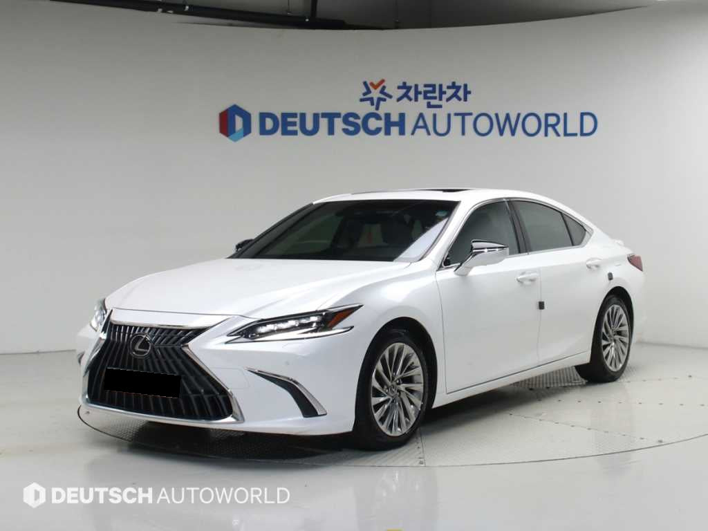 Lexus ES — photo 01