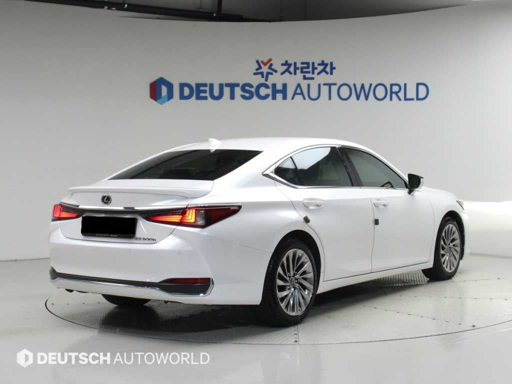 Lexus ES — photo 02
