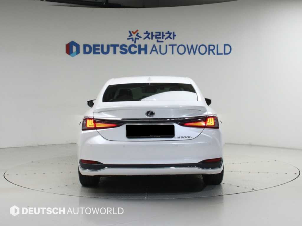 Lexus ES — photo 04