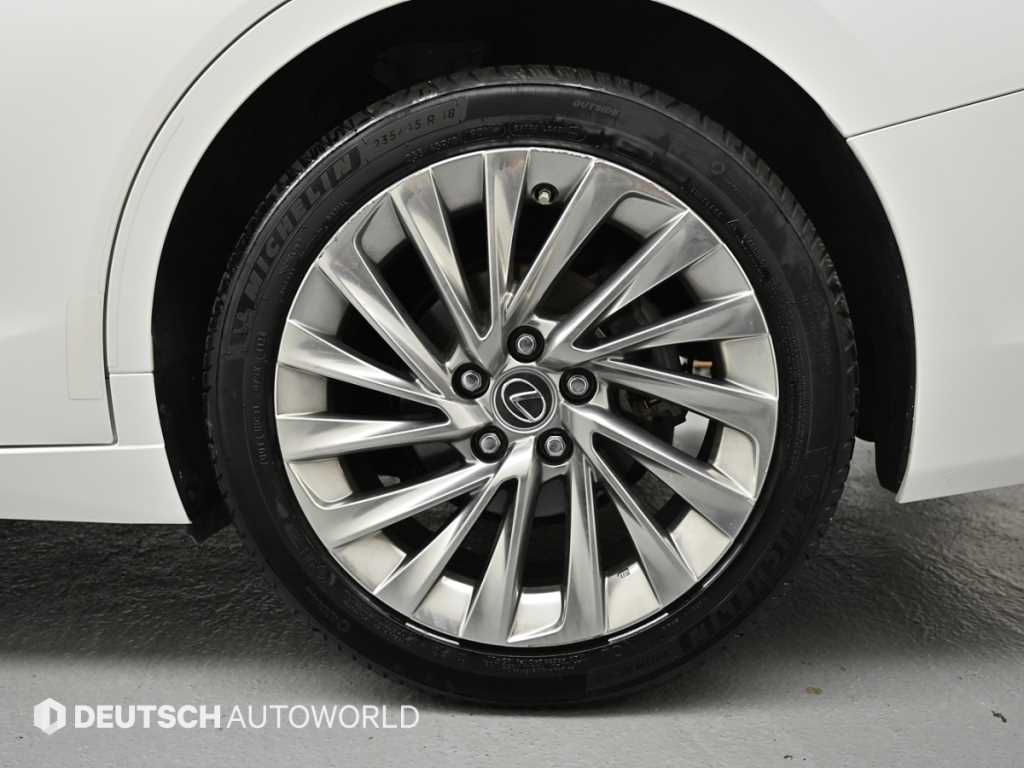 Lexus ES — photo 05