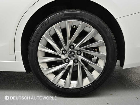 Lexus ES — photo 05