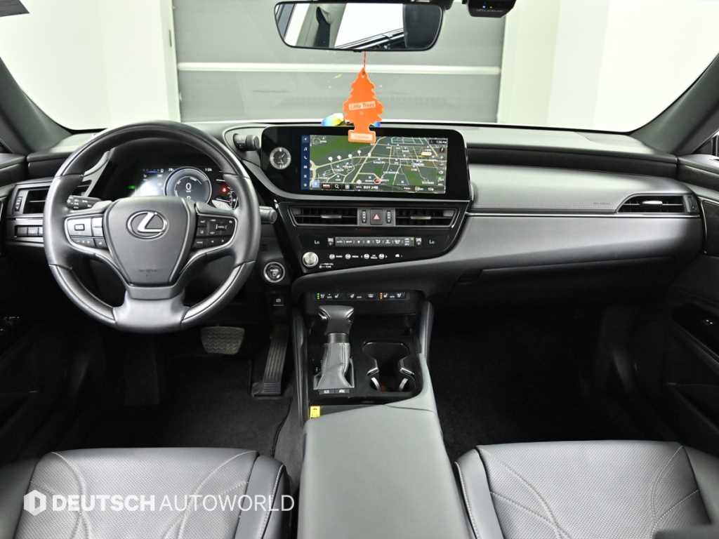 Lexus ES — photo 07