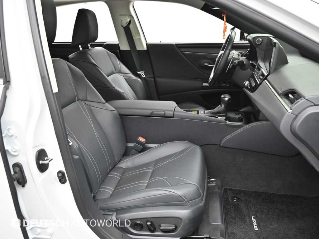 Lexus ES — photo 10