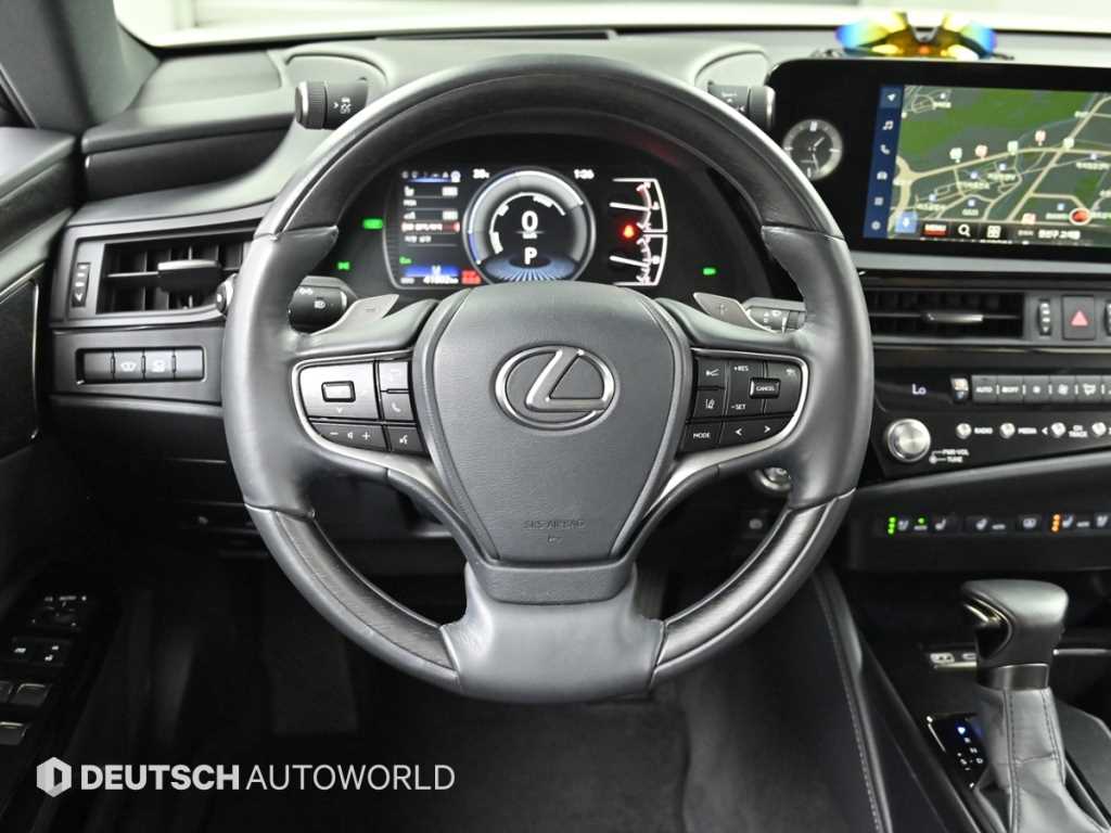 Lexus ES — photo 13