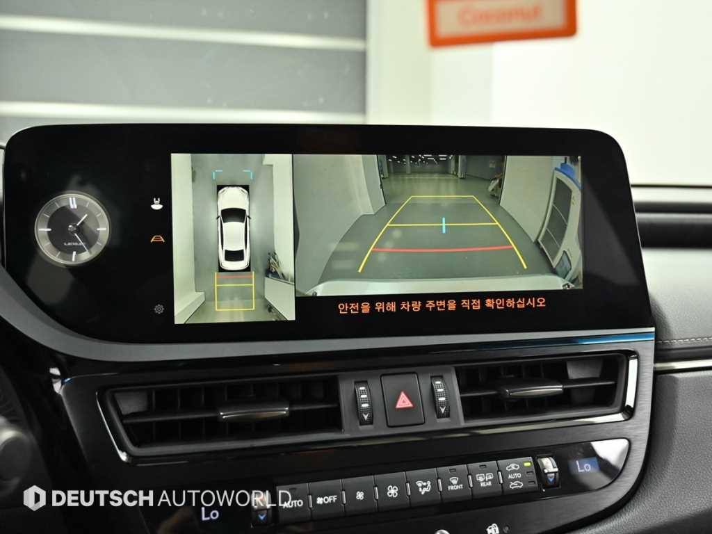 Lexus ES — photo 15