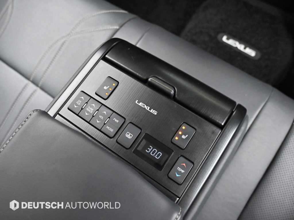 Lexus ES — photo 16