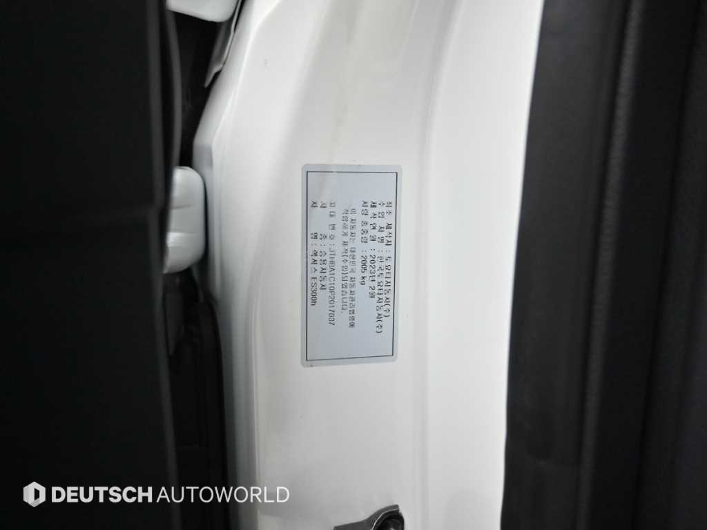 Lexus ES — photo 20