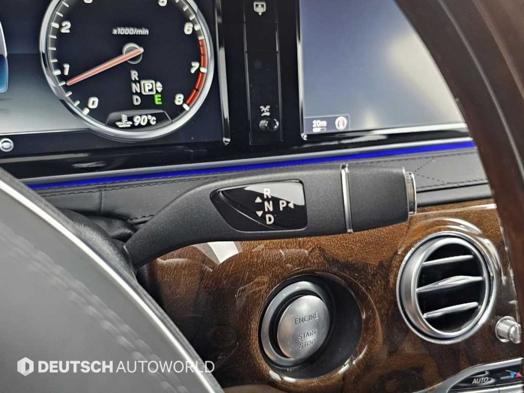 Mercedes-Benz S-Class — photo 09