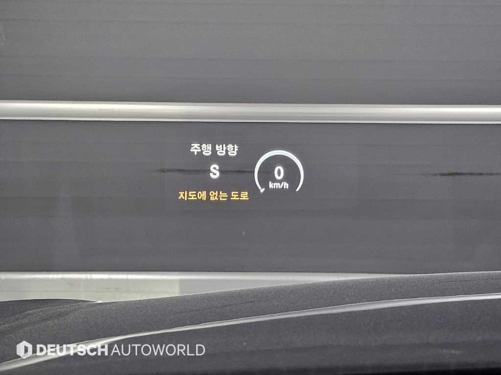 Mercedes-Benz S-Class — photo 18