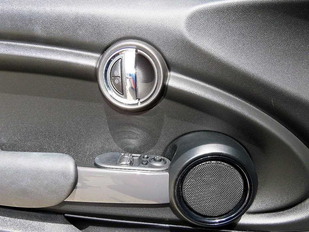 Mini Cooper — photo 11
