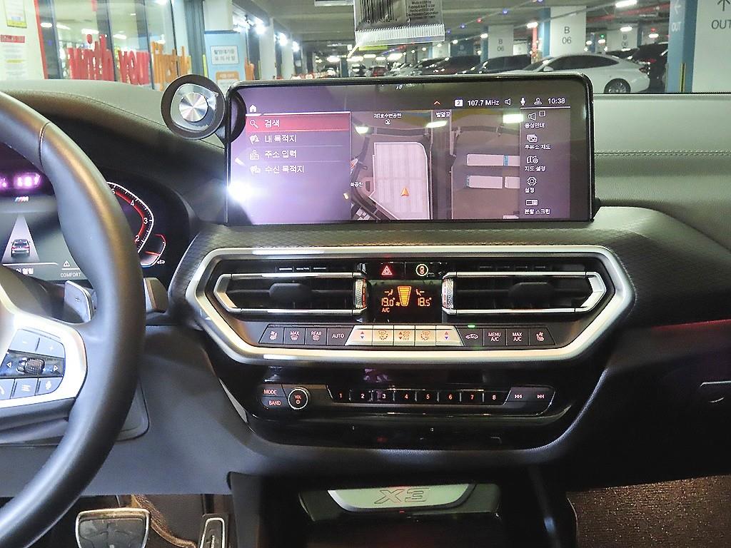 BMW X3 — photo 11