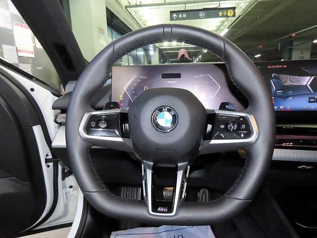BMW 5-Series — photo 08