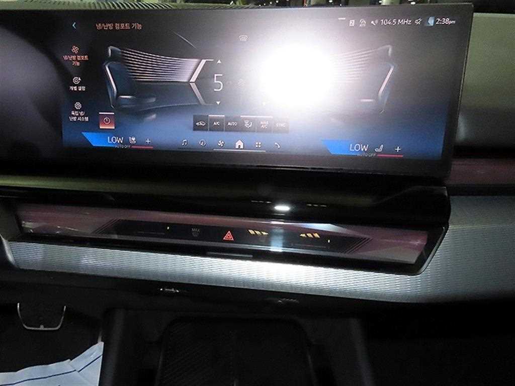 BMW 5-Series — photo 11