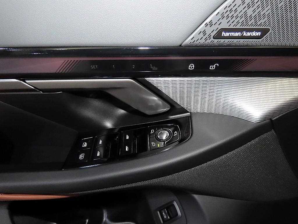BMW 5-Series — photo 13
