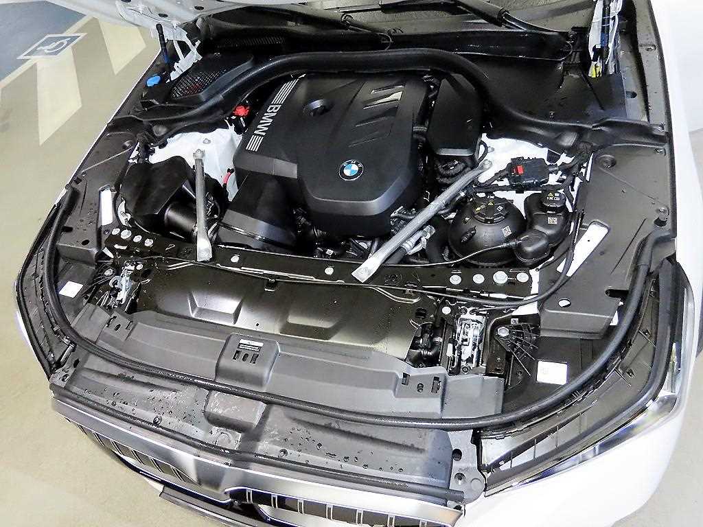 BMW 5-Series — photo 19