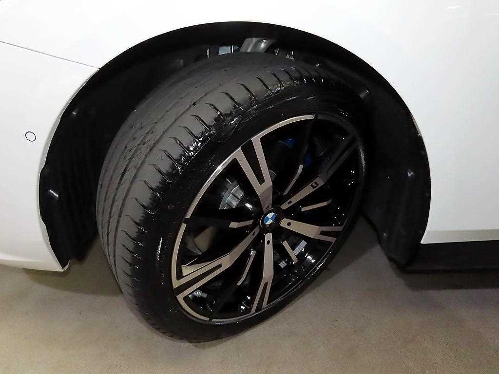 BMW 5-Series — photo 20