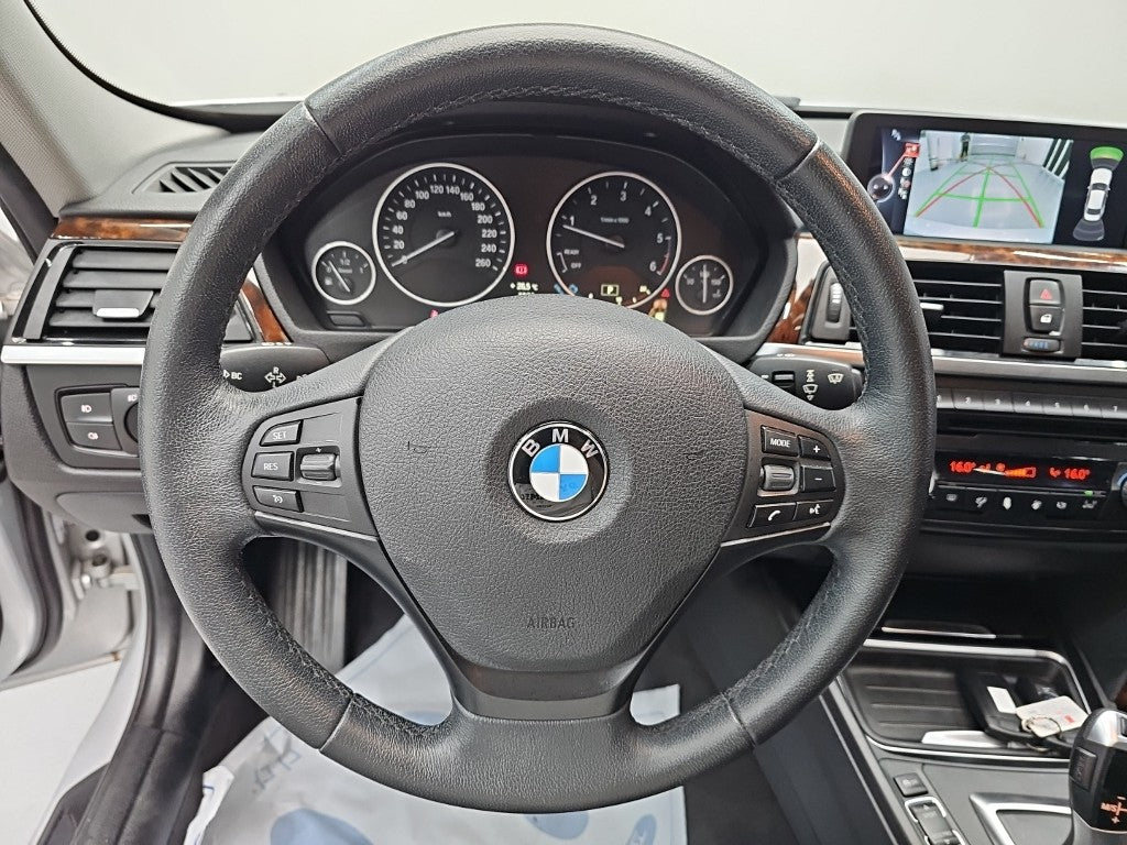 BMW 3-Series — photo 09