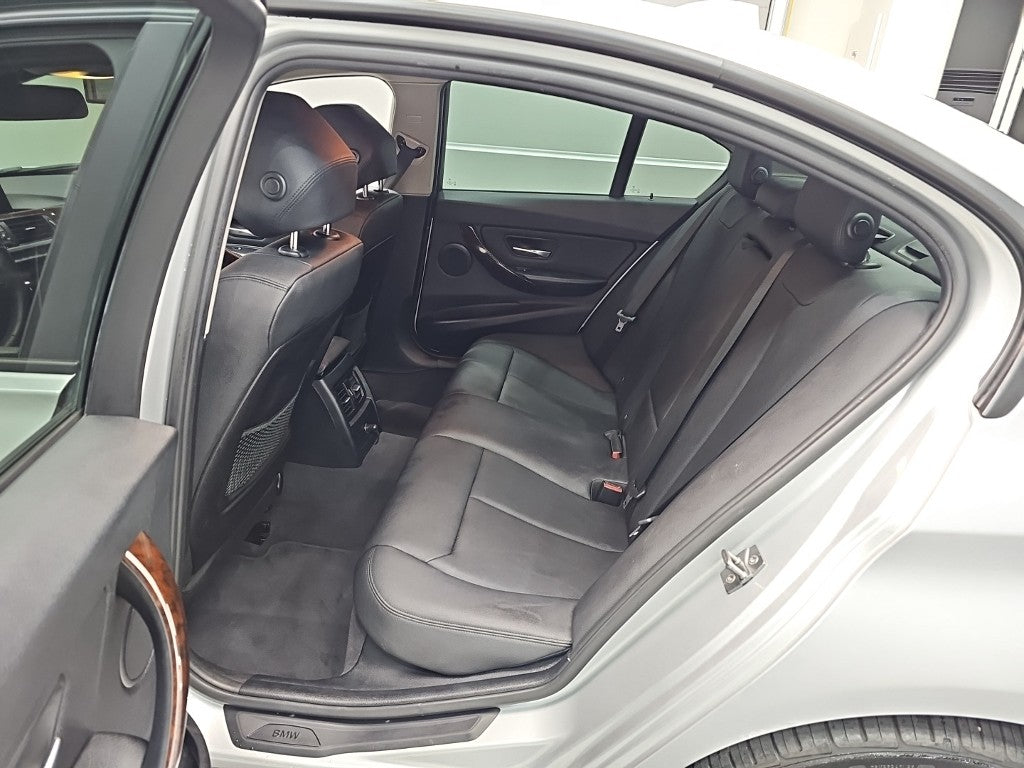 BMW 3-Series — photo 12
