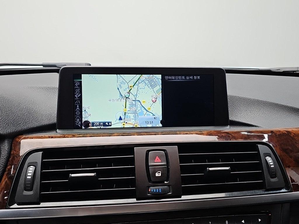 BMW 3-Series — photo 14