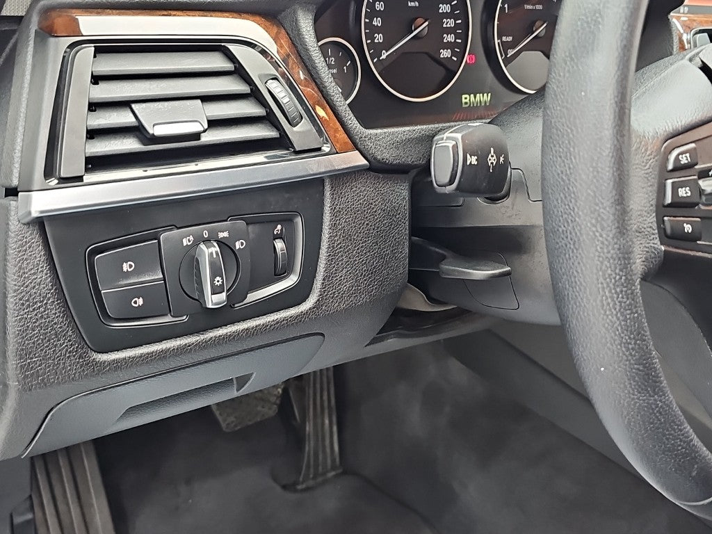 BMW 3-Series — photo 17