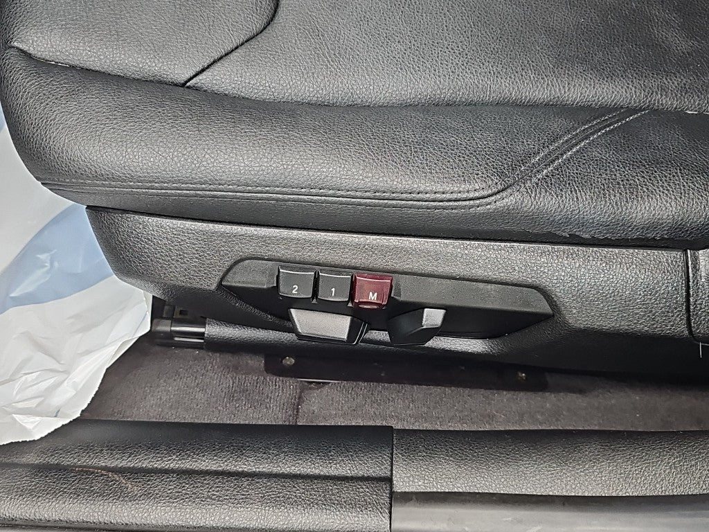 BMW 3-Series — photo 18
