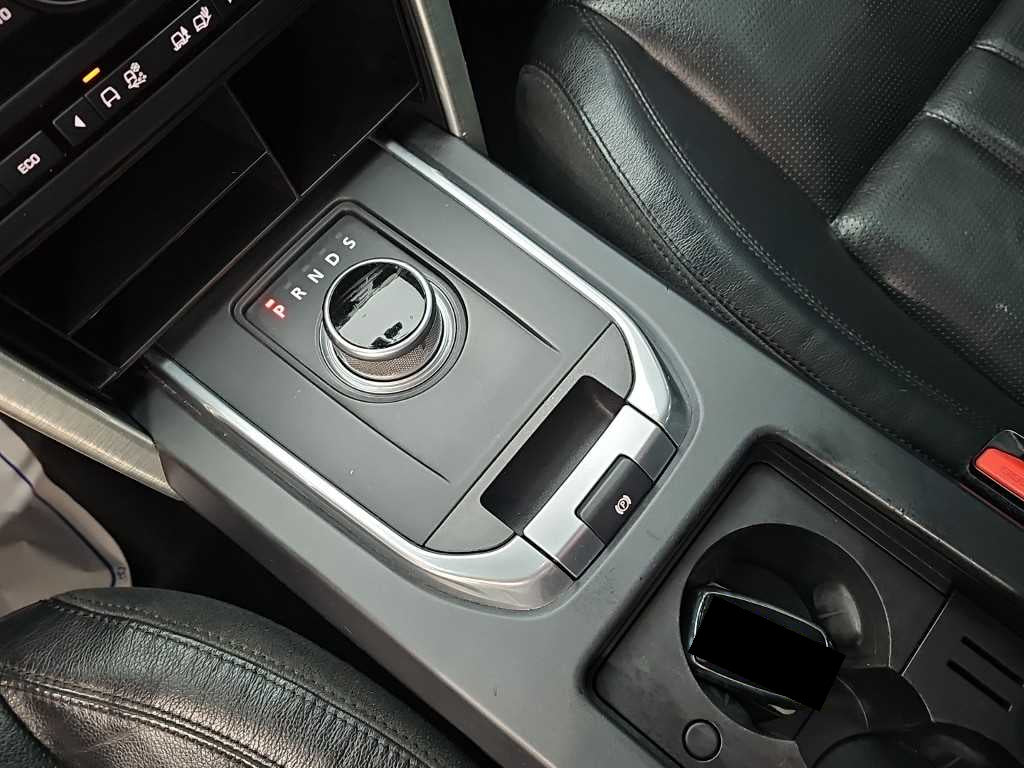 Land Rover Discovery Sport — photo 08