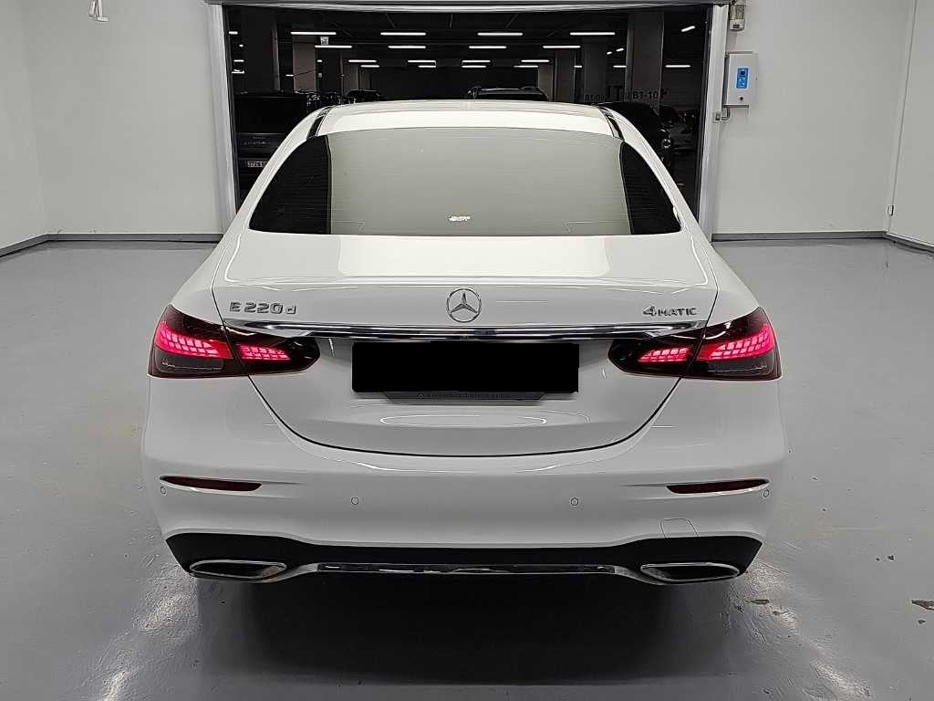 Mercedes-Benz E-Class — photo 03
