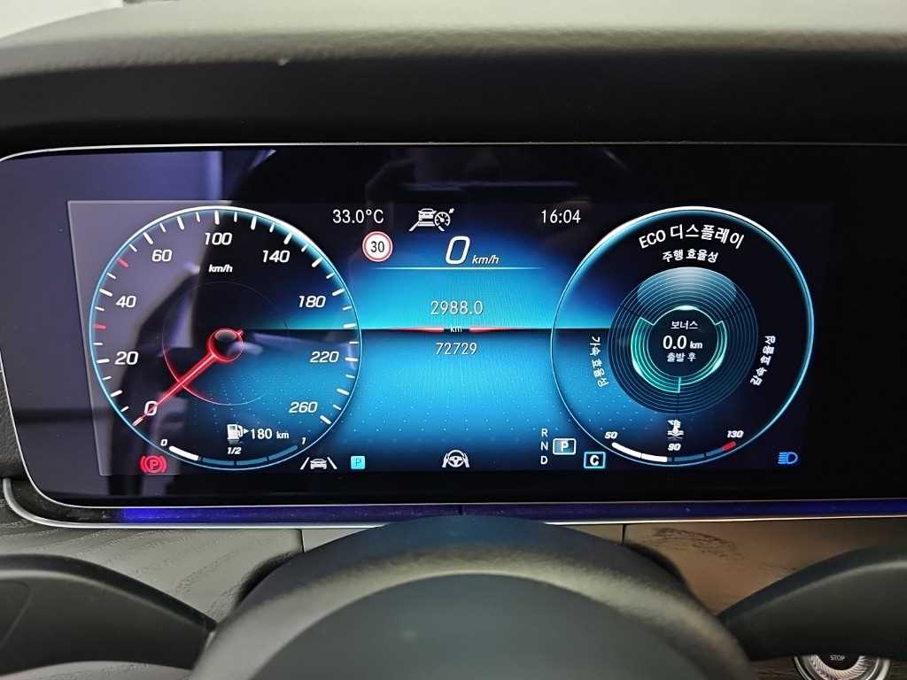 Mercedes-Benz E-Class — photo 06