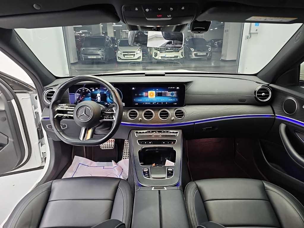 Mercedes-Benz E-Class — photo 07