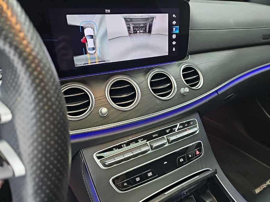Mercedes-Benz E-Class — photo 10