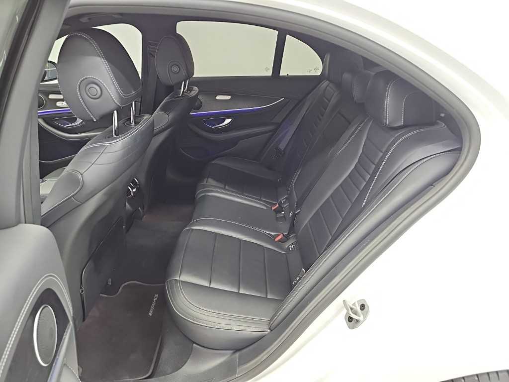 Mercedes-Benz E-Class — photo 12
