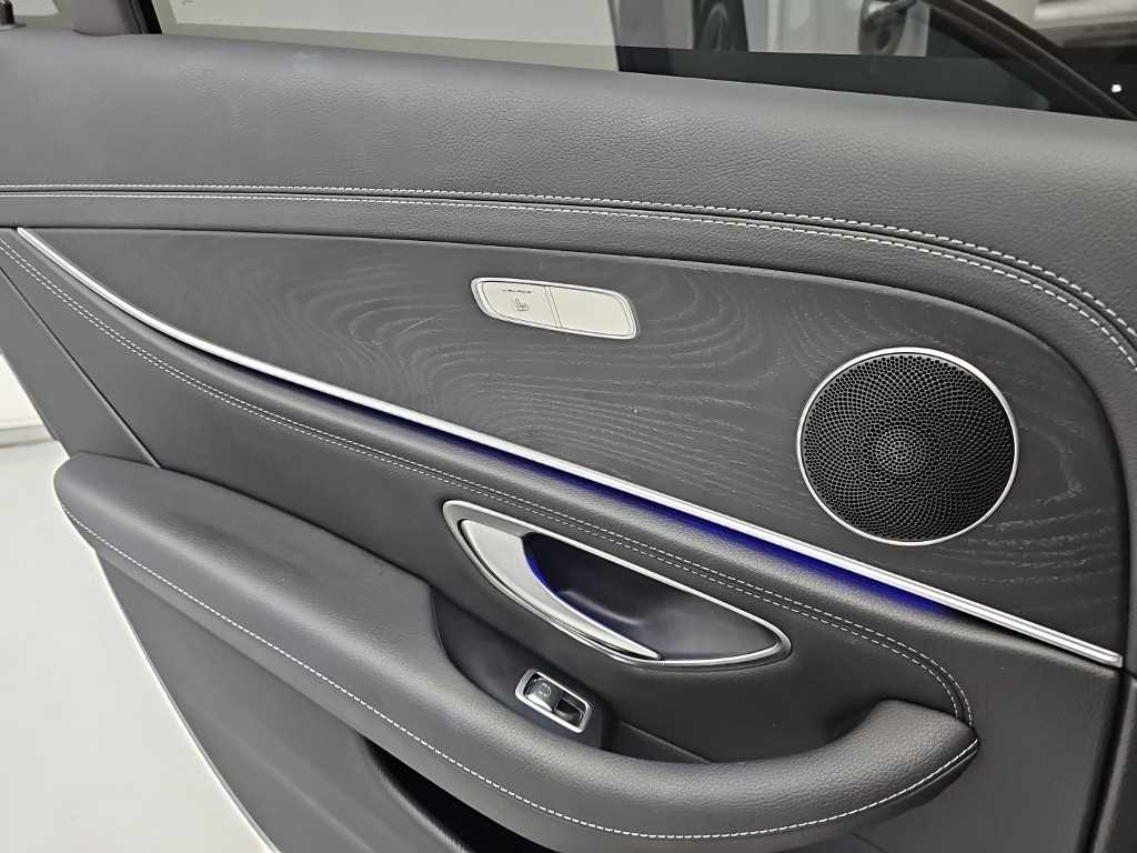 Mercedes-Benz E-Class — photo 13
