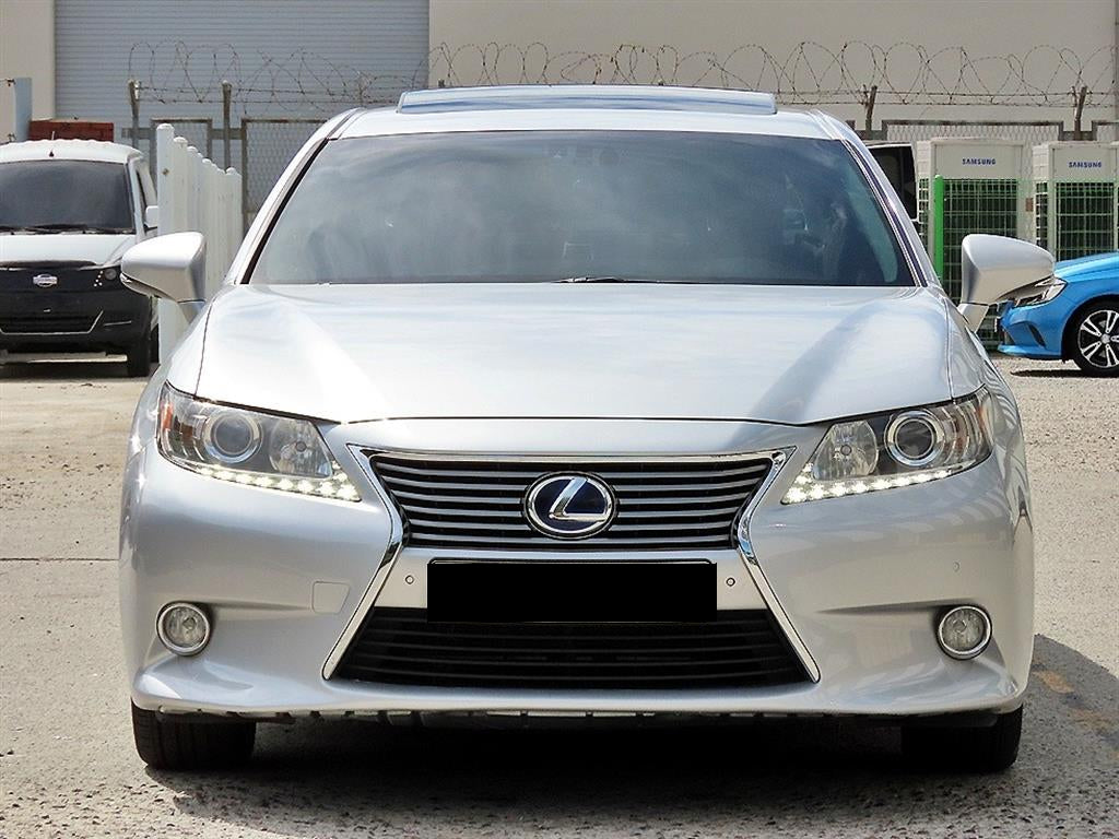 Lexus ES — photo 01
