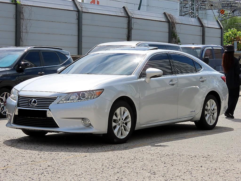 Lexus ES — photo 02