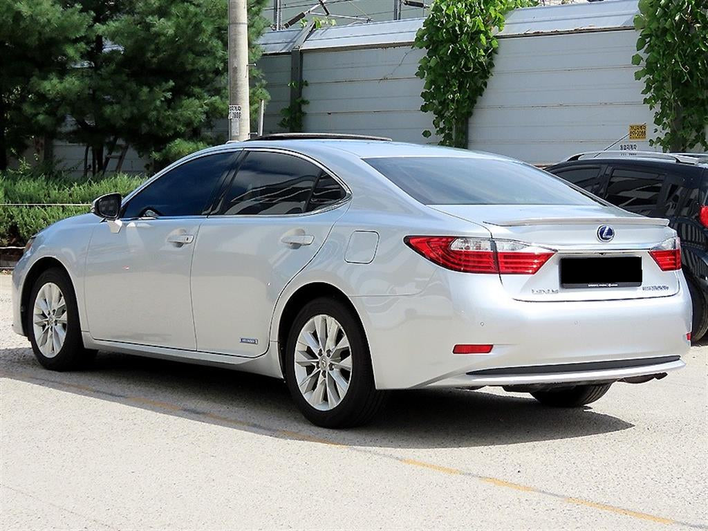 Lexus ES — photo 03