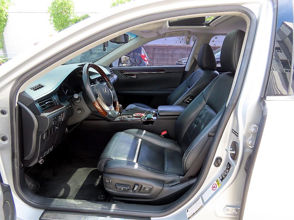Lexus ES — photo 05