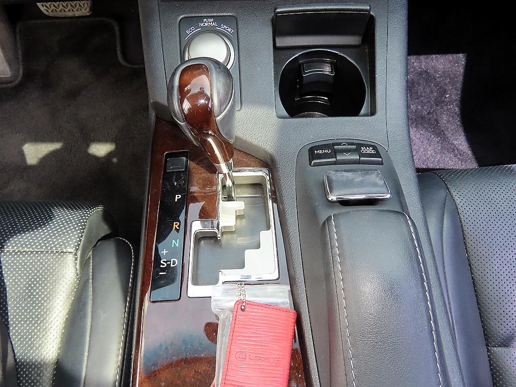 Lexus ES — photo 10